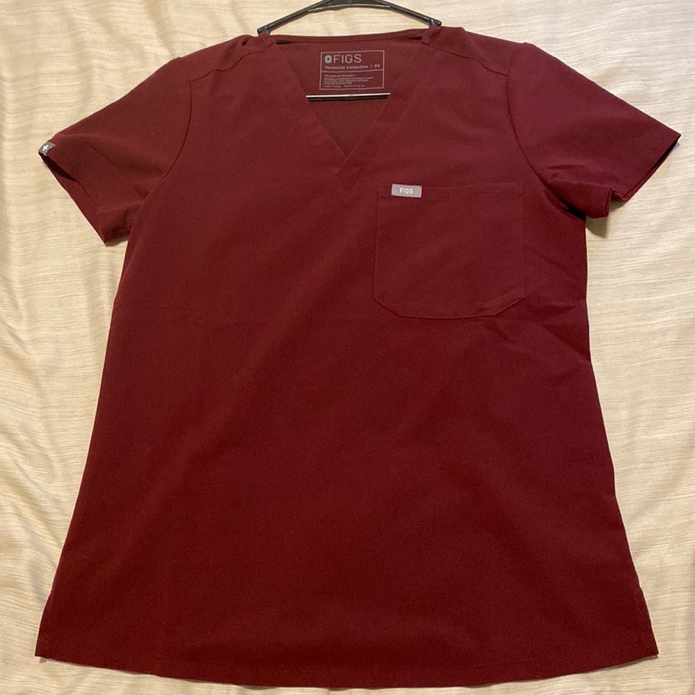 FIGS XS one scrub top burgundy never worn